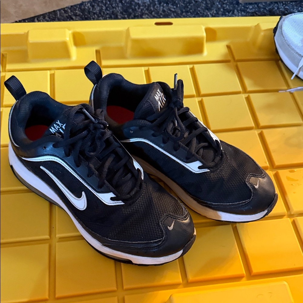 Nike Black and White Running Sneakers
